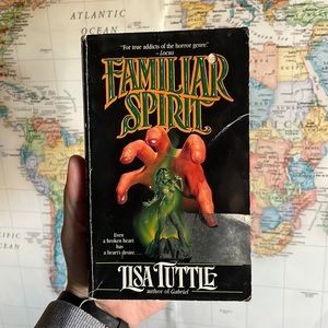 📖 Vintage Familiar Spirit by Lisa Tuttle – 1983 TOR Horror Paperback